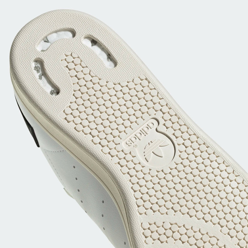 Load image into Gallery viewer, Stan Smith Trainers by adidas